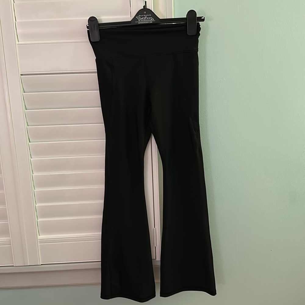 Old Navy Active black flare leggings